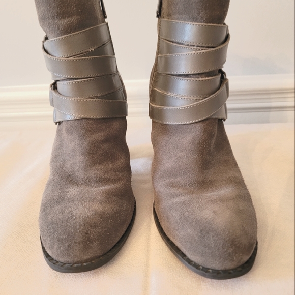 Adrienne Vittadini Boots - Picture 2 of 8